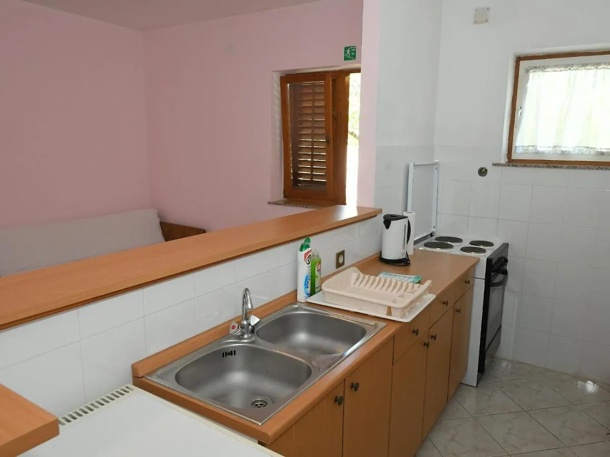 Apartments Jakov Lovran 3*,