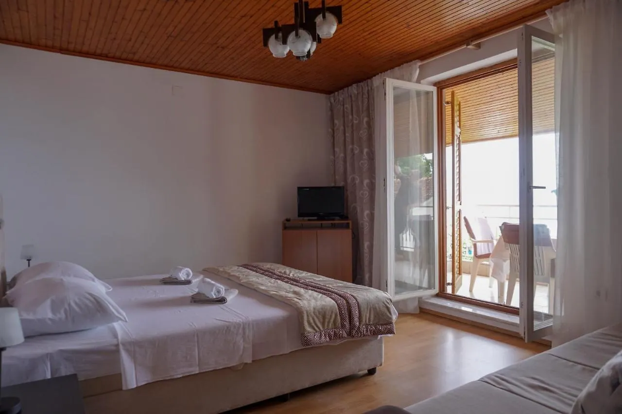 Apartments Jakov Lovran