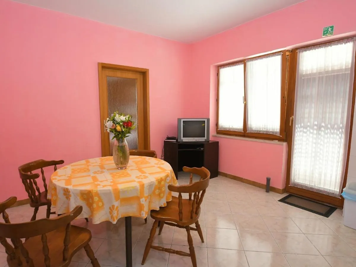 Guest house Apartments Jakov Lovran
