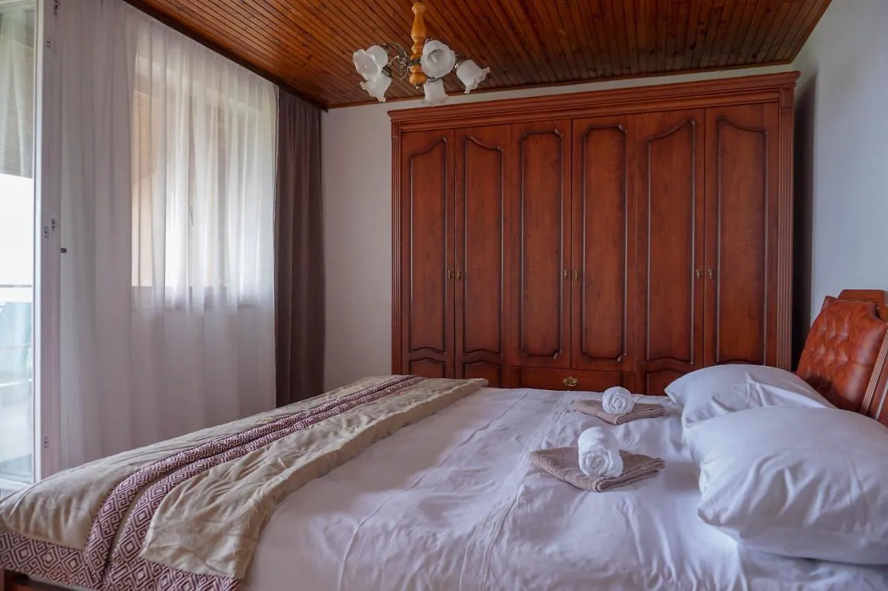 Guest house Apartments Jakov Lovran