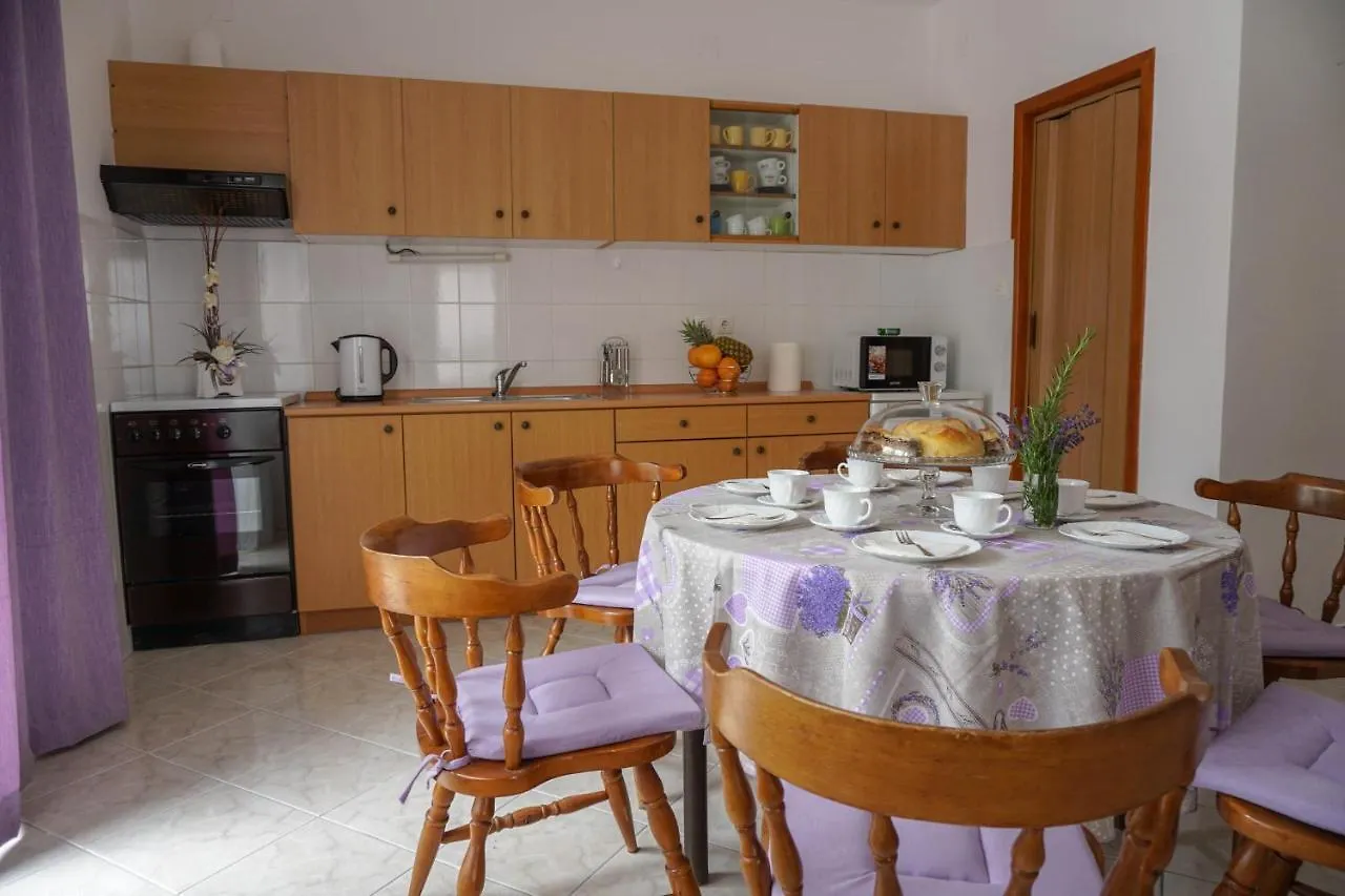 Apartments Jakov Lovran 3*,